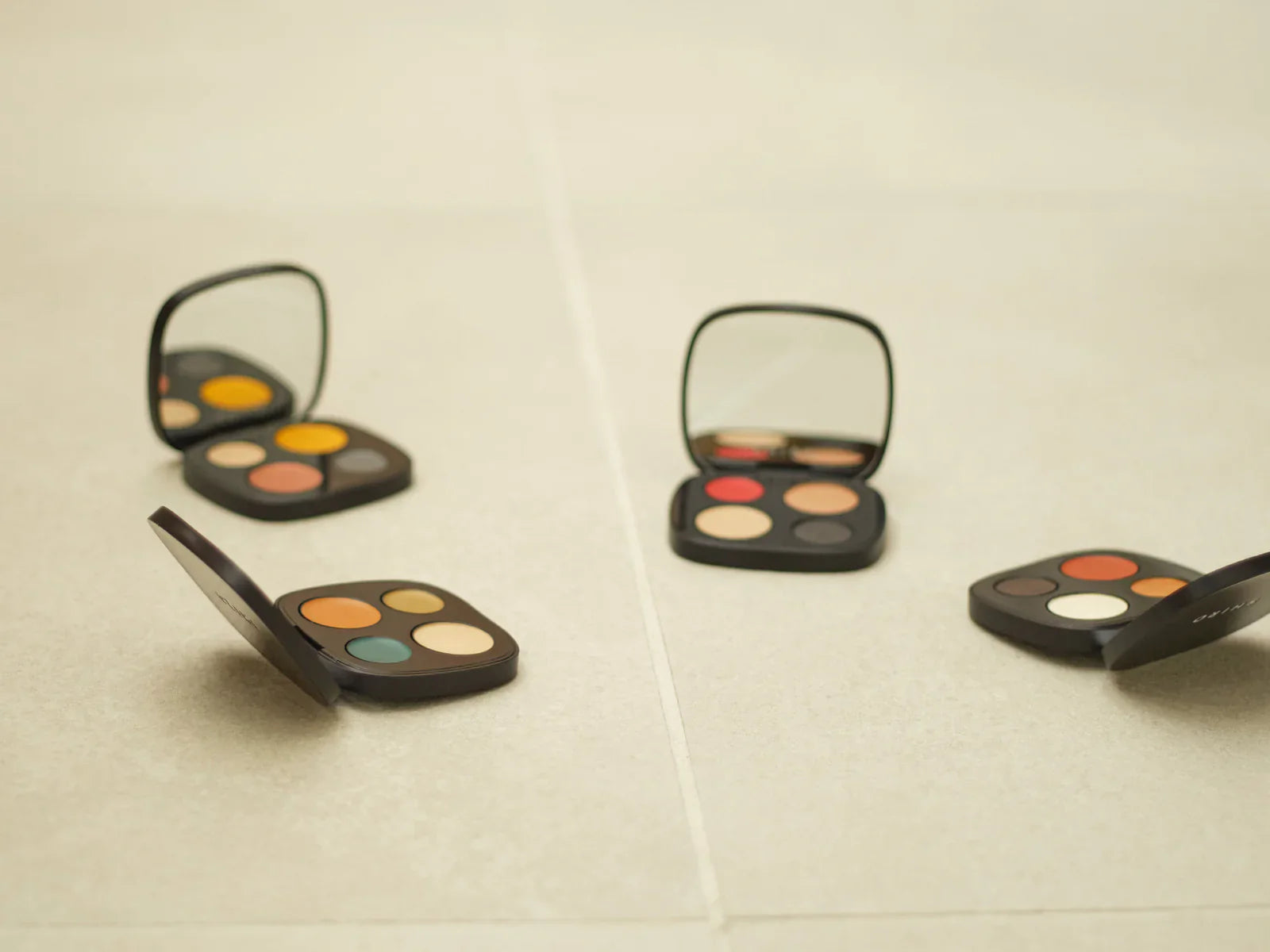 EYE SHADOW